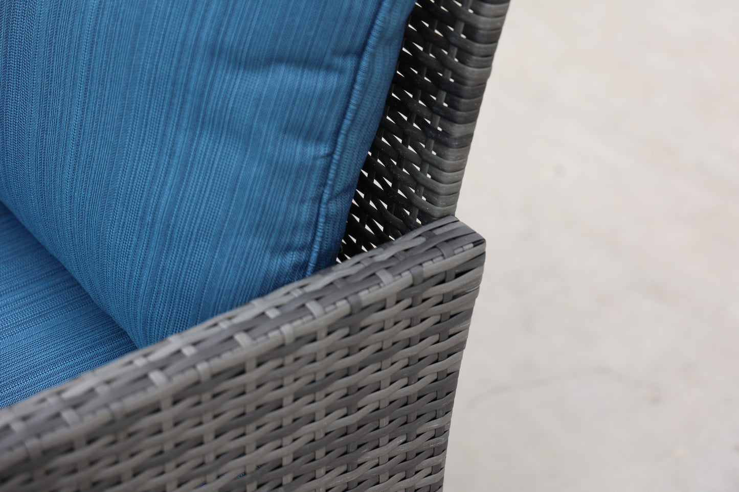 5 Pieces Wicker Patio Furniture Set Outdoor Patio Chairs with Ottomans Conversation Furniture with coffetable for Poolside Garden Balcony